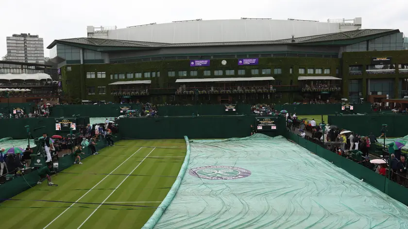 epa11454404 Rain covers are spanned on outside courts ahead play at the Wimbledon Championships, Wimbledon, Britain, 03 July 2024. EPA/TIM IRELAND EDITORIAL USE ONLY