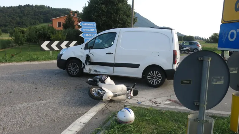 L'incidente di Bastia di Rovolon (foto Lino Rubini)