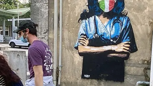 TOME -AGENZIA BIANCHI-PADOVA - MURALES DI ALESSIO B DAVANTI OSPEDALE SANT ANTONIO