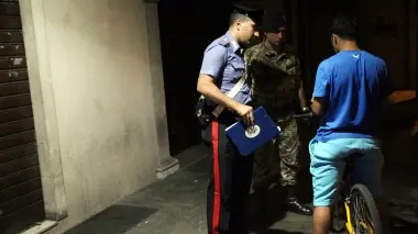 ARRESTATO. Sami Rhimi, 23 anni, tunisino, bloccato in via Portello e a sinistra i controlli notturni