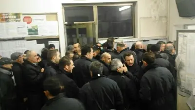 Gli autisti in attesa di sapere il turno.