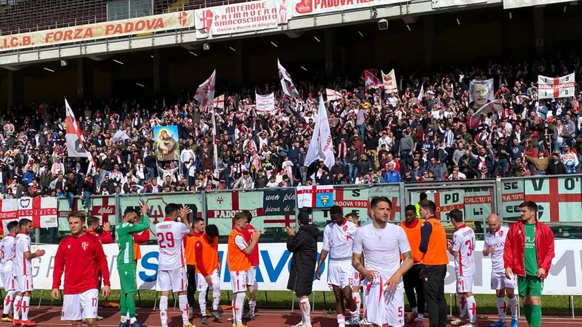 La delusione sotto la Tribuna Fattori (foto Piran)