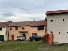 Il casolare di Zeminiana in cui la residente è stata sorpresa e aggredita