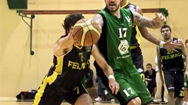 IN DIFESA La grinta di Andrea Mancini: per lui 16 punti a Trieste