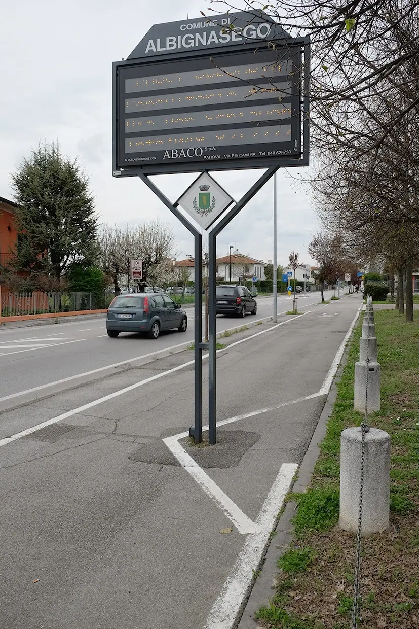 La cuspide disegnata sotto il tabellone