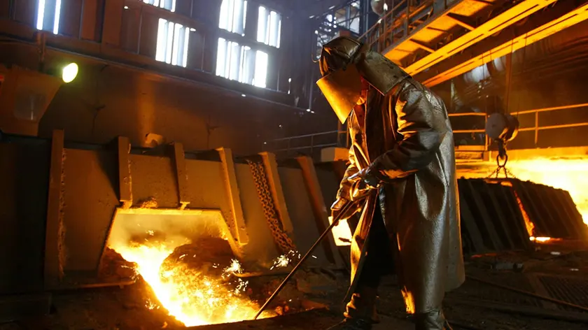 UNITED STATES STEEL USS PRODUZIONE ACCIAIO STATI UNITI D'AMERICA STABILIMENTO PRODUZIONE ACCIAIERIA ACCIAIERIE OPERAIO OPERAI FORNO ALTOFORNO TUTA PROTETTIVA ALLUMINIZZATA PROTEZIONE