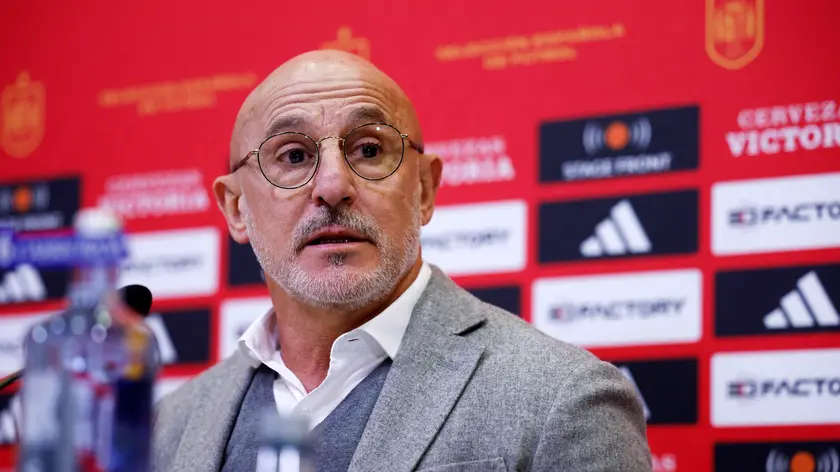 epa11222139 Spain's head coach Luis de la Fuente attends a press conference in Madrid, Spain, 15 March 2024. De la Fuente announced the national team's squad for the friendly matches against Columbia and Brazil. EPA/ZIPI ARAGON
