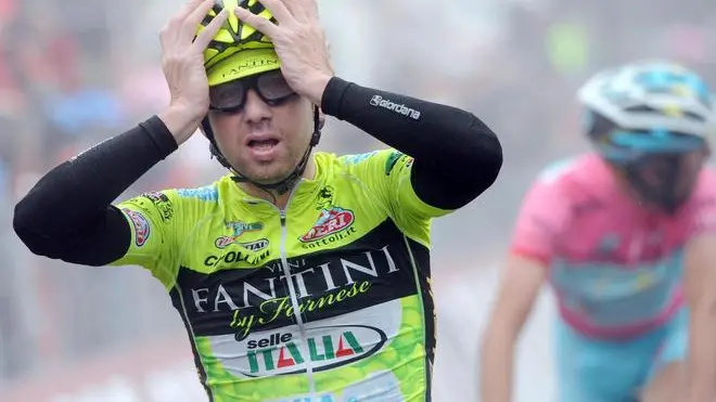 Italian cyclist Mauro Santambrogio of Vini Fantini-Selle Italia team jubiltaes as he crosses the finish line of the fourthteenth stage of the 96th Giro d'Italia from Cervere to Bardonecchia as actual overall leader italian cyclist Vincenzo Nibali of the Astana Pro team follows, Italy, 18 May 2013.ANSA/DANIEL DAL ZENNARO