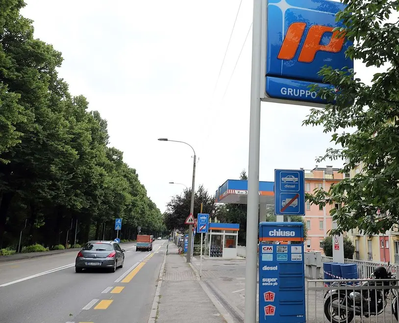 MARIAN - AGENZIA BIANCHI - PADOVA - DISTRIBUTORE VIA GOITO CHIUSO