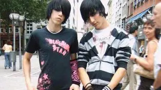 GRUPPI GIOVANILI Sopra, due ragazzi emo A destra, l’arrestato Jakub Zawada