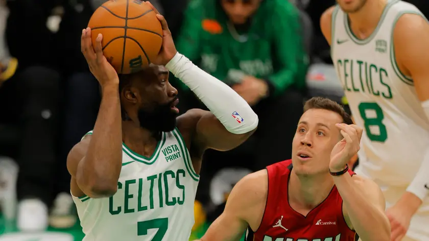 epa11292787 Boston Celtics guard Jaylen Brown (L) looks to make a pass around Miami Heat forward Duncan Robinson (R) during the second half of the Boston Celtics win in the Eastern Conference First Round playoff game one against the Miami Heat in Boston, Massachusetts, USA, 21 April 2024. The Boston Celtics lead the best of seven series 1-0. EPA/CJ GUNTHER SHUTTERSTOCK OUT