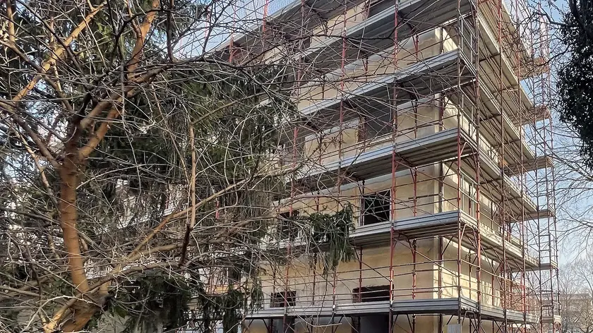 Cantiere per l'efficientamento energetico di un edificio