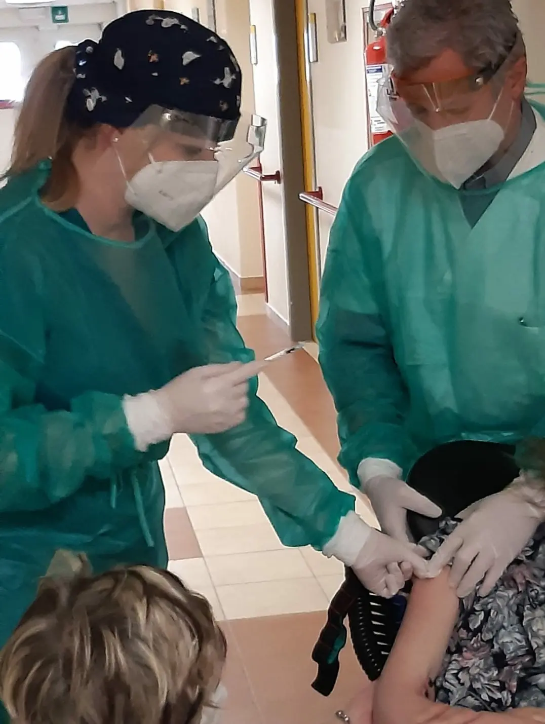 La prima ospite vaccinata
