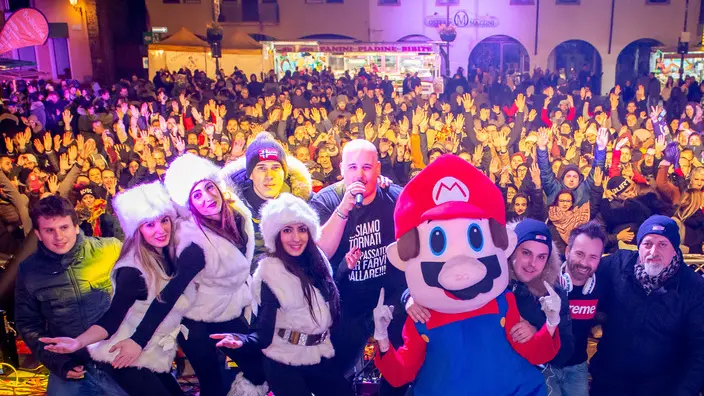 MONSELICE 31.12.2018 Festa di Capodanno a Monselice in Piazza Mazzini. Nella Foto: lo staff dell'evento ringrazia il pubblico