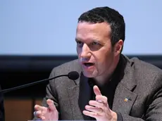 Flavio Tosi in una foto del 2010.Serve ''una scossa'', perche' ''vivacchiare un anno e mezzo e' impensabile''. ''Da un po' di mesi a questa parte il premier, non dico che non ne azzecca una, ma poco ci manca. Sia all'interno del Pdl, che della Lega, ci sono personalita' che sono assolutamente in grado di guidare il governo'' .Lo ha detto il sindaco leghista di Verona, Flavio Tosi, a 'La telefonata', su Canale 5. oggi 19 settembre 2011 ANSA/MILO SCIAKY