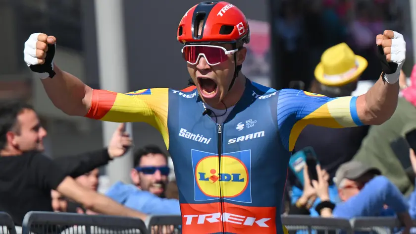 Team Lidl-Trek's Italian rider Jonathan Milan celebrates as he crosses the finish line to win the 4th stage of the 107th Giro d'Italia cycling race, 190 km between Acqui Terme and Andora, on May 7, 2024 in Andora. ANSA/IVAN BENEDETTO