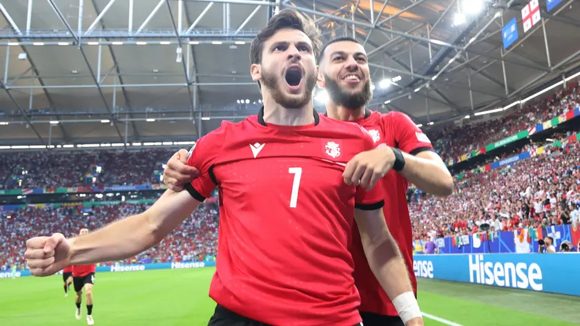epa11440042 Khvicha Kvaratskhelia of Georgia celebrates after scoring the 1-0 goal during the UEFA EURO 2024 group F soccer match between Georgia and Portugal, in Gelsenkirchen, Germany, 26 June 2024. EPA/FRIEDEMANN VOGEL