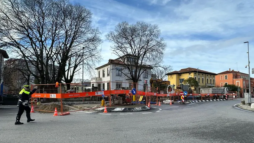 Il cantiere per i sottoservizi in via Tommaseo
