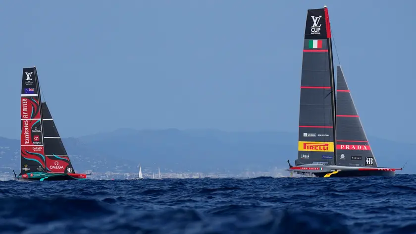epa11564213 The New Zealand boat Emirates Team New Zealand and the Italian Luna Rossa Prada Pirelli during the Louis Vuitton Preliminary Regatta of the 37 America's Cup held in Barcelona, Spain, 25 August 2024. EPA/Siu Wu