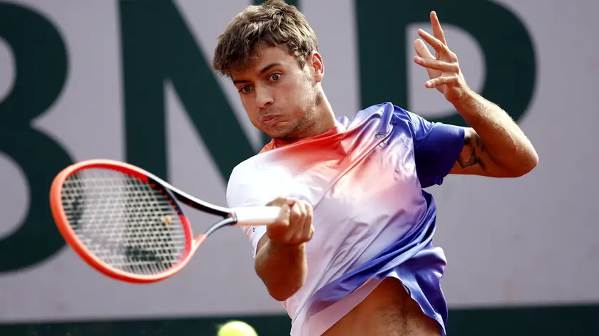 epa11380051 Flavio Cobolli of Italy in action during his Men's Singles 2nd round match against Holger Rune of Denmark during the French Open Grand Slam tennis tournament at Roland Garros in Paris, France, 30 May 2024. EPA/YOAN VALAT
