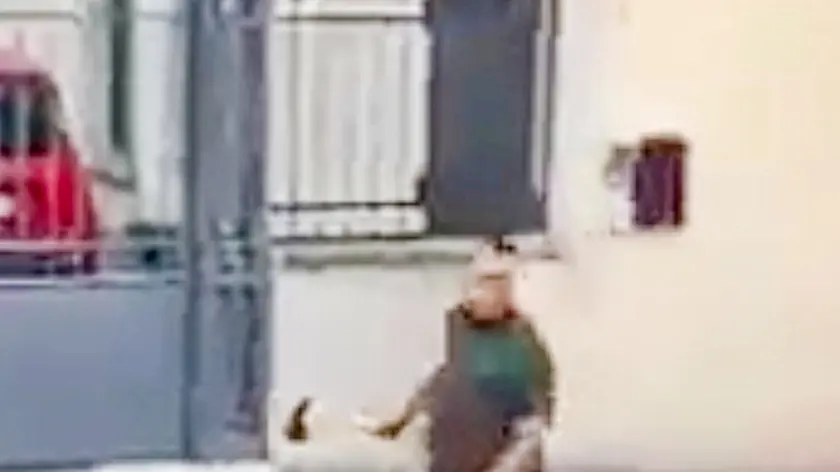 Monselice (PD), 13 settembre 2020 Uomo armato di ascia si scaglia contro banda di ragazzi molesti presso il bar "Kairos" di Monselice