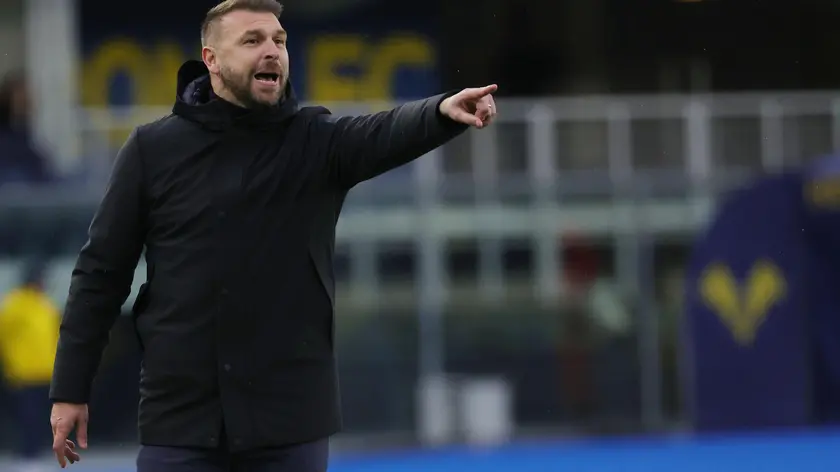 Hellas Verona's head coach Paolo Zanetti gestures during the Italian Serie A soccer match Hellas Verona vs Empoli FC at Marcantonio Bentegodi stadium in Verona, Italy, 8 December 2024. ANSA/EMANUELE PENNACCHIO