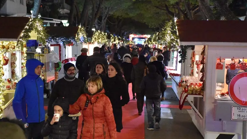 COLUCCI - DINO TOMMASELLA - JESOLO LIDO- INAUGURAZIONE DEL VILLAGGIO DI NATALE CON ACCENSIONE ALBERO E VISITA AI MERCATINI