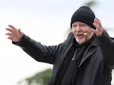 Vasco Rossi durante la cerimonia per il 'XV Premio del Vittoriale', riconoscimento conferito dalla Fondazione del Vittoriale degli Italiani agli artisti che si sono distinti in modo significativo nel loro campo, al Vittoriale degli Italiani di Gardone Riviera in provincia di Brescia, Gardone Riviera, 17 aprile 2024. ANSA/SIMONE VENEZIA