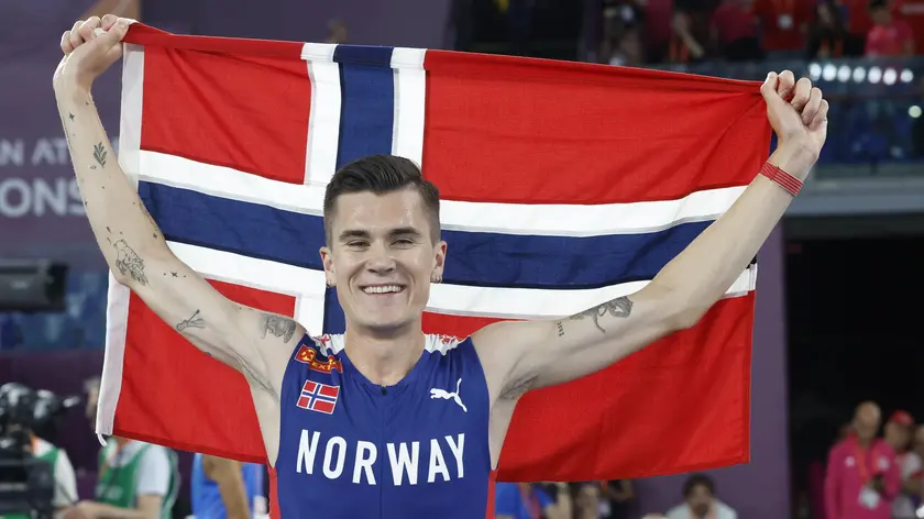 Norway's Jakob Ingebrigtsen celebrates after winning the gold medal at the men's 1500m final during the European Athletics Championships at the Olympic stadium in Rome on June 12, 2024. ANSA/FABIO FRUSTACI