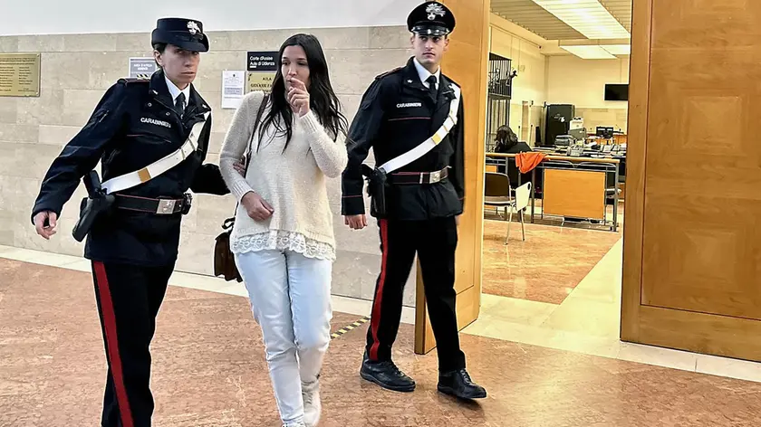 Valentina Boscaro davanti all’aula del tribunale di Padova