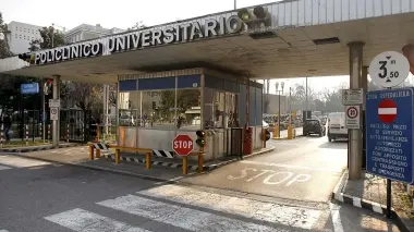 MORTE IN OSPEDALE L’ingresso del Policlinico