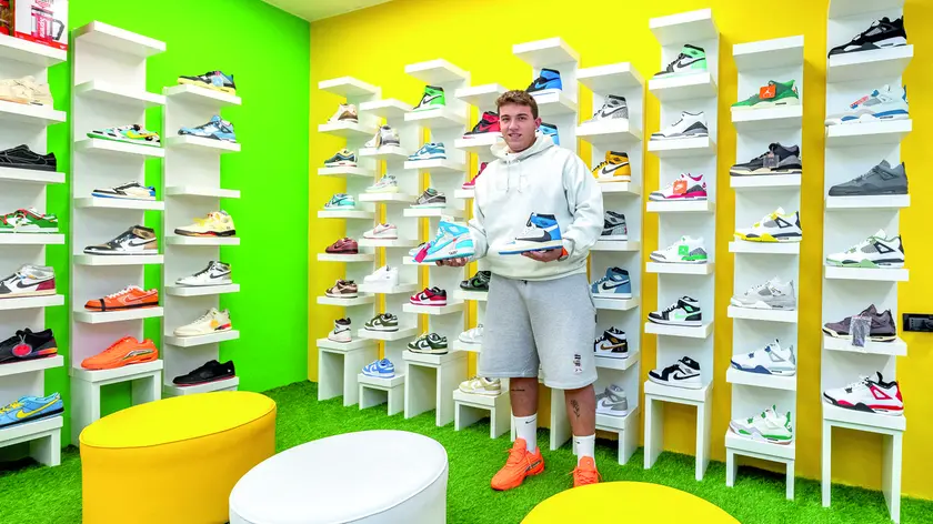 Nicolò Fornasiero all’interno del suo “Nico Store”