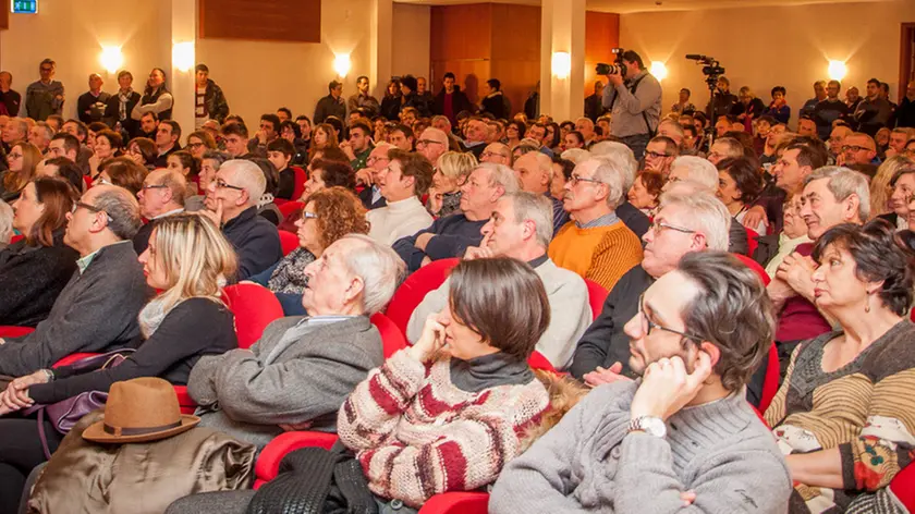 STIEVANO ph. Zangirolami, Bagnoli di Sopra (PD), 18.02.2016 incontro con la cittadinanza del ricercatore Marco Drago. Nella Foto: uno scorcio del pubblico accorso per rendere omaggio a Marco Drago