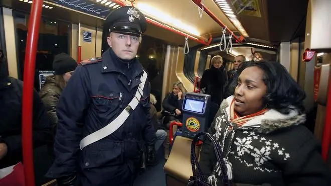 FERRO - CARABINIERI IN TRAM