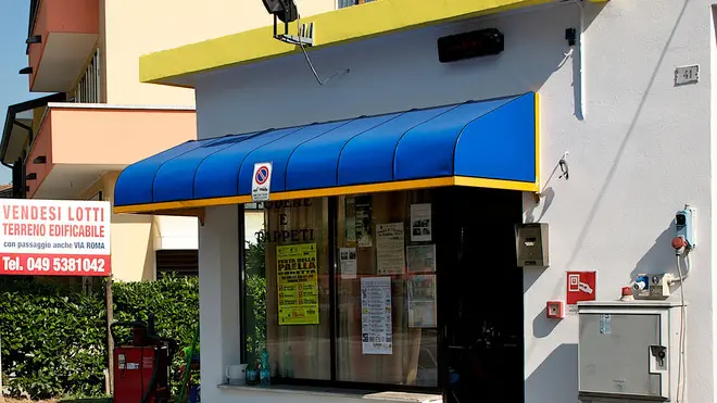 22 Luglio 2013 Agna, Via Aldo Moro Sequestro di Albano Zanellato Nella foto: il distributore dove si è rifugiato Albano Zanellato
