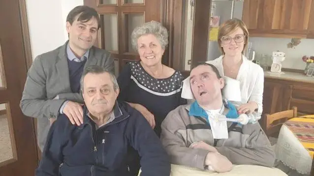 Sigfrido Frasson con il papà Gianni, il fratello, la mamma Antonia e la cognata in una foto di qualche anno fa