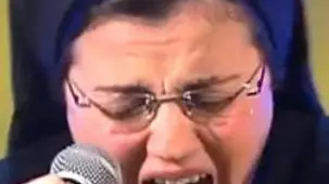 Il sito online della versione internazionale del New York Times con un servizio del suo corrispondente da Roma Jim Yardley sul nuovo fenomeno musicale italiano, Suor Cristina Scuccia, la religiosa che canta le canzoni pop nel talent di Rai2 ''The Voice of Italy'', 07 maggio 2014. ANSA/ THE NEW YORK TIMES ++ NO SALES, EDITORIAL USE ONLY ++
