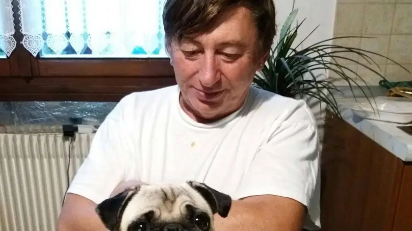 Claudio Peretto, 61 anni, con il suo adorato cagnolino
