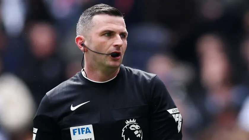 epa11306966 Referee Michael Oliver looks on during the English Premier League soccer match between Tottenham Hotspur and Arsenal FC in London, Britain, 28 April 2024. EPA/ANDY RAIN EDITORIAL USE ONLY. No use with unauthorized audio, video, data, fixture lists, club/league logos, 'live' services or NFTs. Online in-match use limited to 120 images, no video emulation. No use in betting, games or single club/league/player publications.
