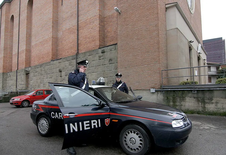 BARON - AGGRESSIONE AL PARROCO DI SAN LAZZARO - I CARABINIERI DAVANTI ALLA CHIESA DI SAN LAZZARO BARON - AGGRESSIONE AL PARROCO DI SAN LAZZARO