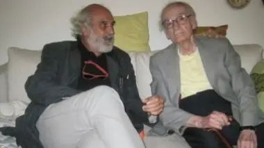 La più recente immagine di Andrea Zanzotto nella sua casa di Pieve di Soligo Accanto a lui proprio Elio Armano