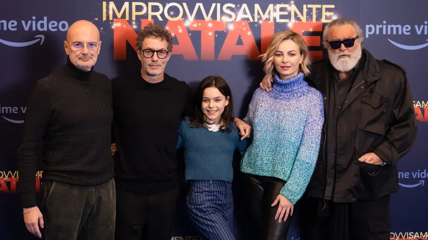 Diego Abatantuono e il cast di "Improvvisamente Natale"