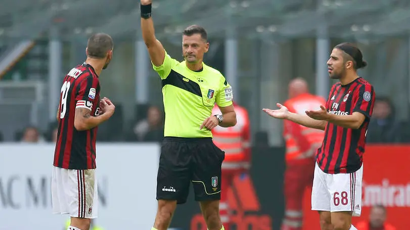 ESCLUSIVA MILAN Foto LaPresse - Spada 22 ottobre 2017 - Milano (Italia) Milan vs Genoa - Campionato italiano di calcio Serie A TIM 2017-18 - "Stadio S.Siro " Sport Calcio Nella foto: Leonardo Bonucci , espulsione EXCLUSIVE MILAN Photo LaPresse - Spada October 22 , 2017 Milan (Italy ) Sport Soccer Milan vs Genoa - Italian Football Championship League A TIM 2017/2018 - " S.Siro Stadium " In the pic: Leonardo Bonucci , red card