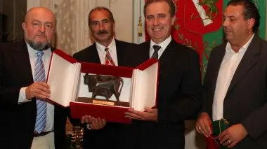 PREMIO BOGONI La consegna dell’ambita scultura da parte di Leonardo Padrin