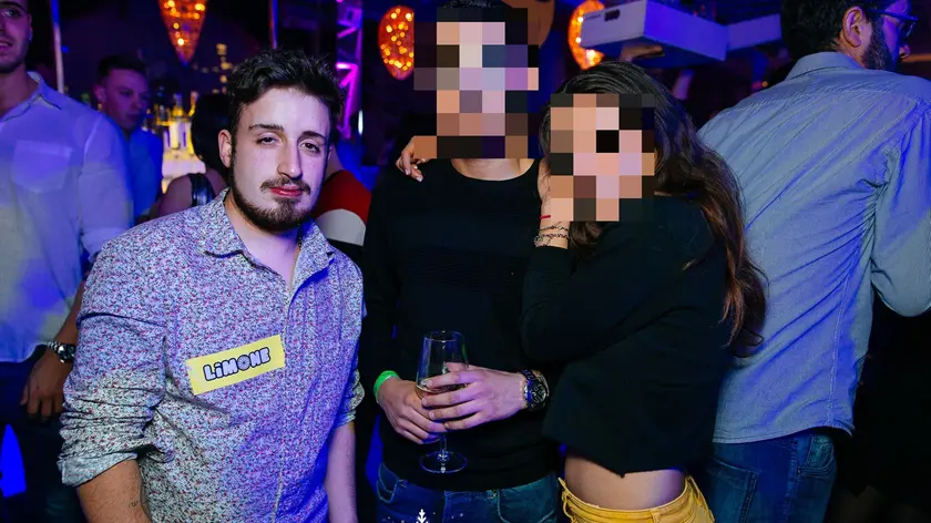 Diego Gugole durante una nottata in discoteca