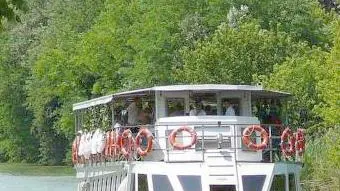Una delle imbarcazioni di Delta Tour utilizzate per navigare il Brenta