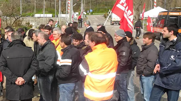 Monselice. 03 Apr 2013.Manifestazione dipendenti Cementeria di Monselice. Nella foto: un momento della manifestazione.ph. Zangirolami