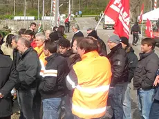 Monselice. 03 Apr 2013.Manifestazione dipendenti Cementeria di Monselice. Nella foto: un momento della manifestazione.ph. Zangirolami