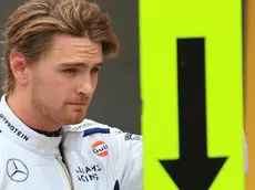 epa11489480 Williams driver Logan Sargeant of USA walks through the pitlane during the qualifying for the Formula One Hungarian Grand Prix at the Hungaroring circuit, in Mogyorod, near Budapest, 20 July 2024. EPA/MARTIN DIVISEK / POOL