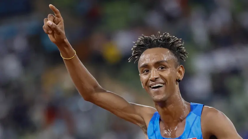 epa10132532 Yemaneberhan Crippa of Italy celebrate after winning Men's 10,000m Final at the Athletics events at the European Championships Munich 2022, Munich, Germany, 21 August 2022. The championships will feature nine Olympic sports, Athletics, Beach Volleyball, Canoe Sprint, Cycling, Artistic Gymnastics, Rowing, Sport Climbing, Table Tennis and Triathlon. EPA/RONALD WITTEK